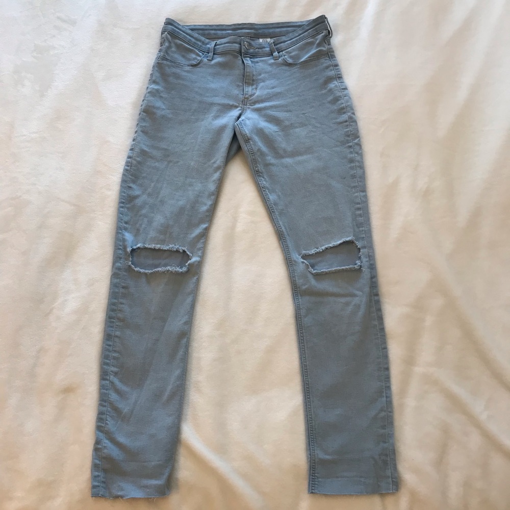 Light Wash Ripped Jeans